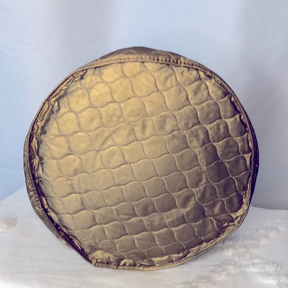 Bronze colored cosmetic set of 3 bags. Quilted pattern of round cosmetic cases. - Picture 3 of 8